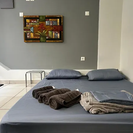 Budget Private In The Center Athens